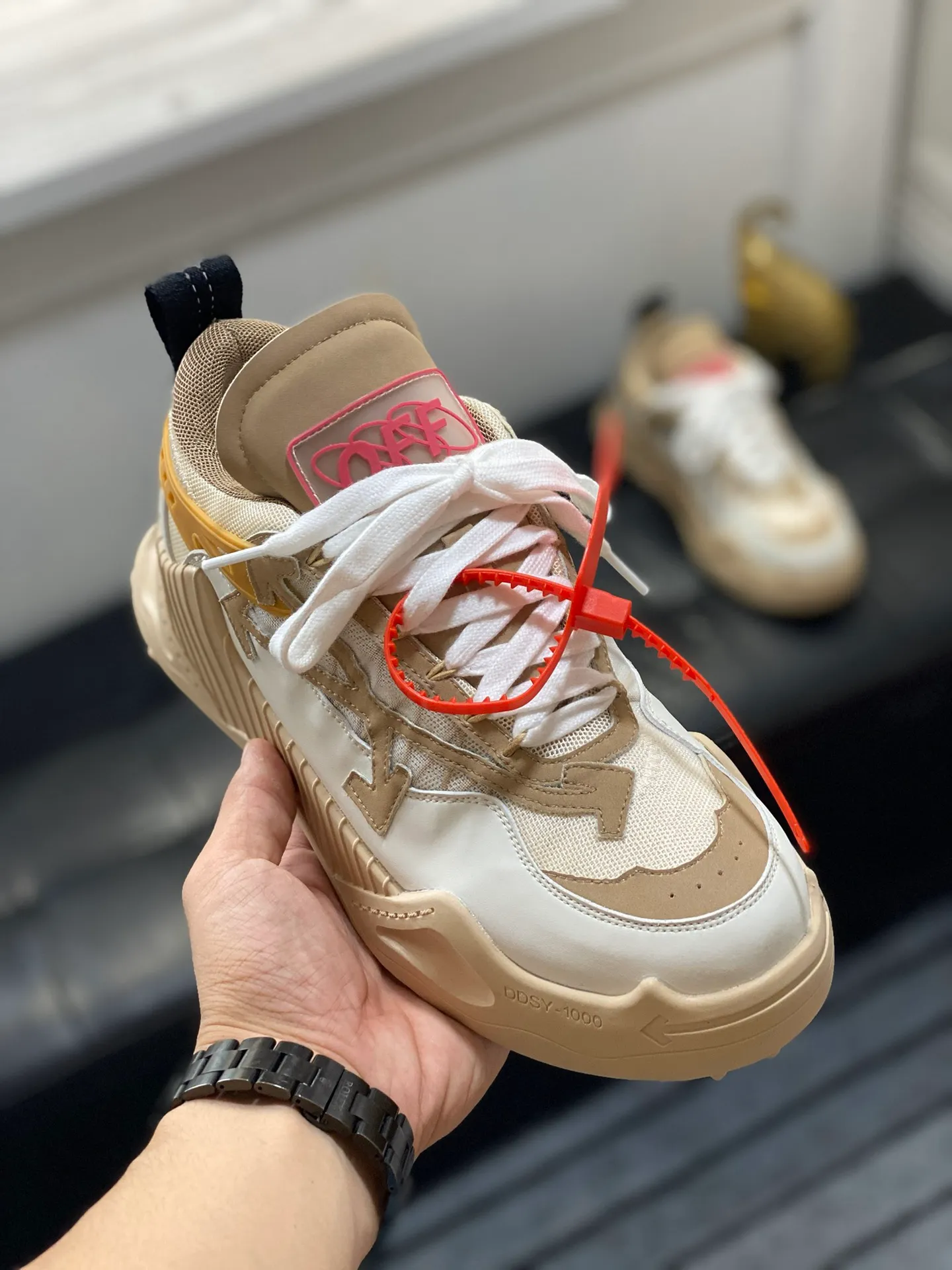 Men's Men's Shoes💰480🌼【New Style】High-end Boutique-🤷‍♂🤷‍♂OFF-WHITE x Air Jordan 】1 The joint shoe has been highly concerned by everyone since its design. The new shoe is shown in the popular Chicago bull white and yellow LOGO color scheme. The shoe body is made of cowhide, cow suede, and other materials. In addition to the X hidden on the inside of the leather, the oversized Swoosh, OFF-WHITE for Nike, Air Jordan 1 birth information and AIR are displayed on both sides of the shoe. The iconic details of OFF-WHITE can be seen on the sole and insole. You can choose a pair if you like the style. Code: 39-44 (45 can be customized